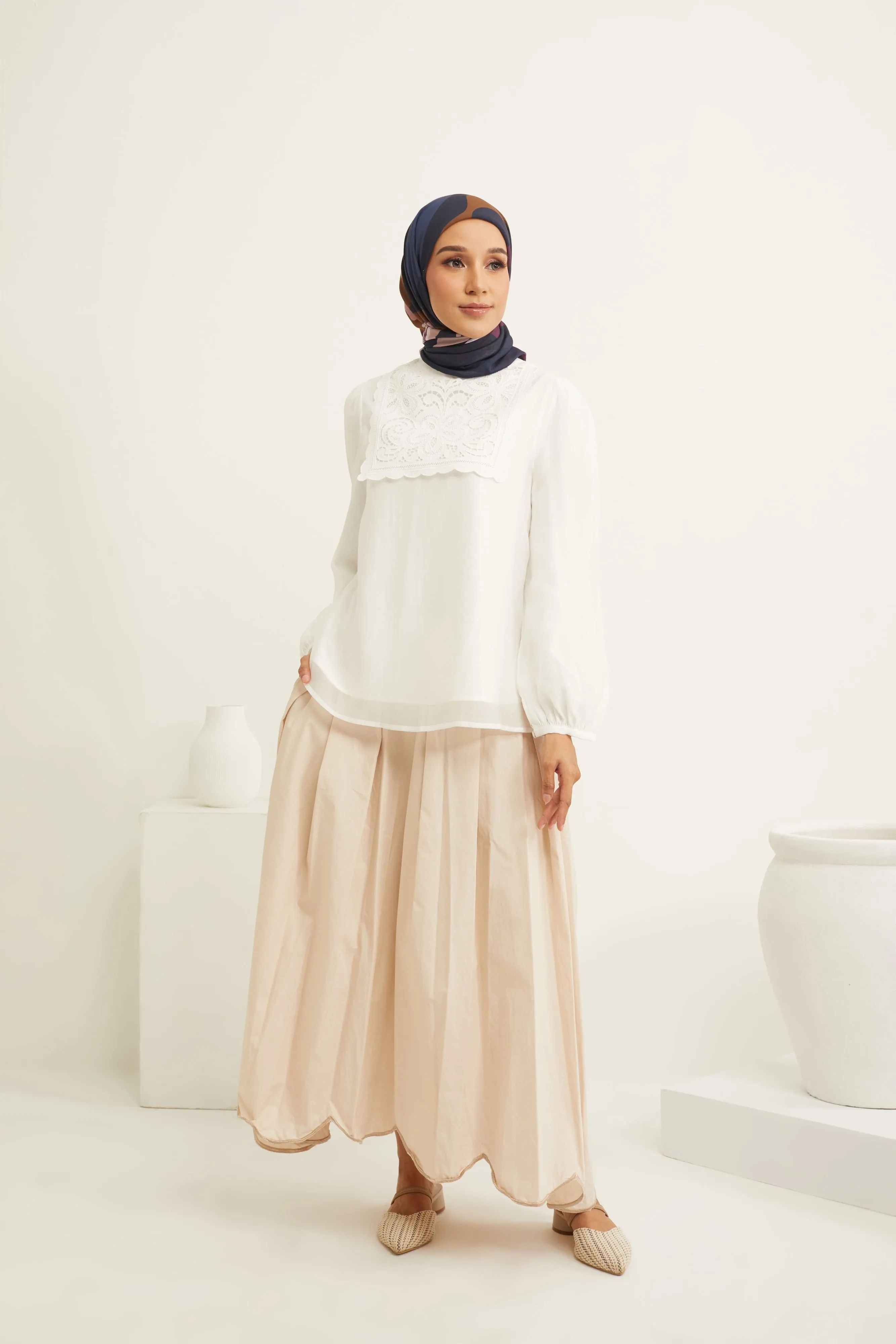 Dareen Beige Cotton Scallop Skirt